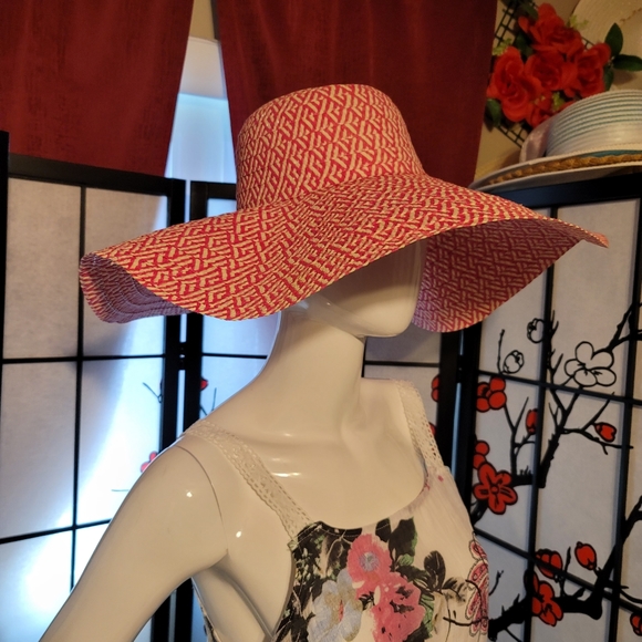 LADIES FLOPPY PINK WHITE WEAVED SUN HAT FOR BEACH OR PARTY..USED FOR DECOR ONLY - Picture 1 of 7